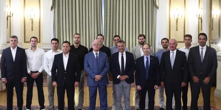 Ο Τασούλας τίμησε τους «χρυσούς» πολίστες της Εθνικής