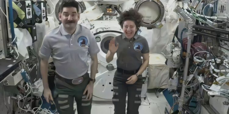 Αστροναύτες του ISS: Το σέλας ξεπερνά και τις εκλείψεις