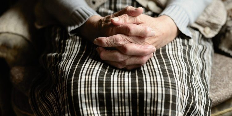 Νέα μελέτη: Πώς η γήρανση «αναπρογραμματίζει» το δέρμα