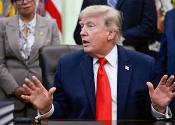 Πάνω από 1.000 χρηματιστηριακές συναλλαγές του Τραμπ μέσα σε έναν μήνα